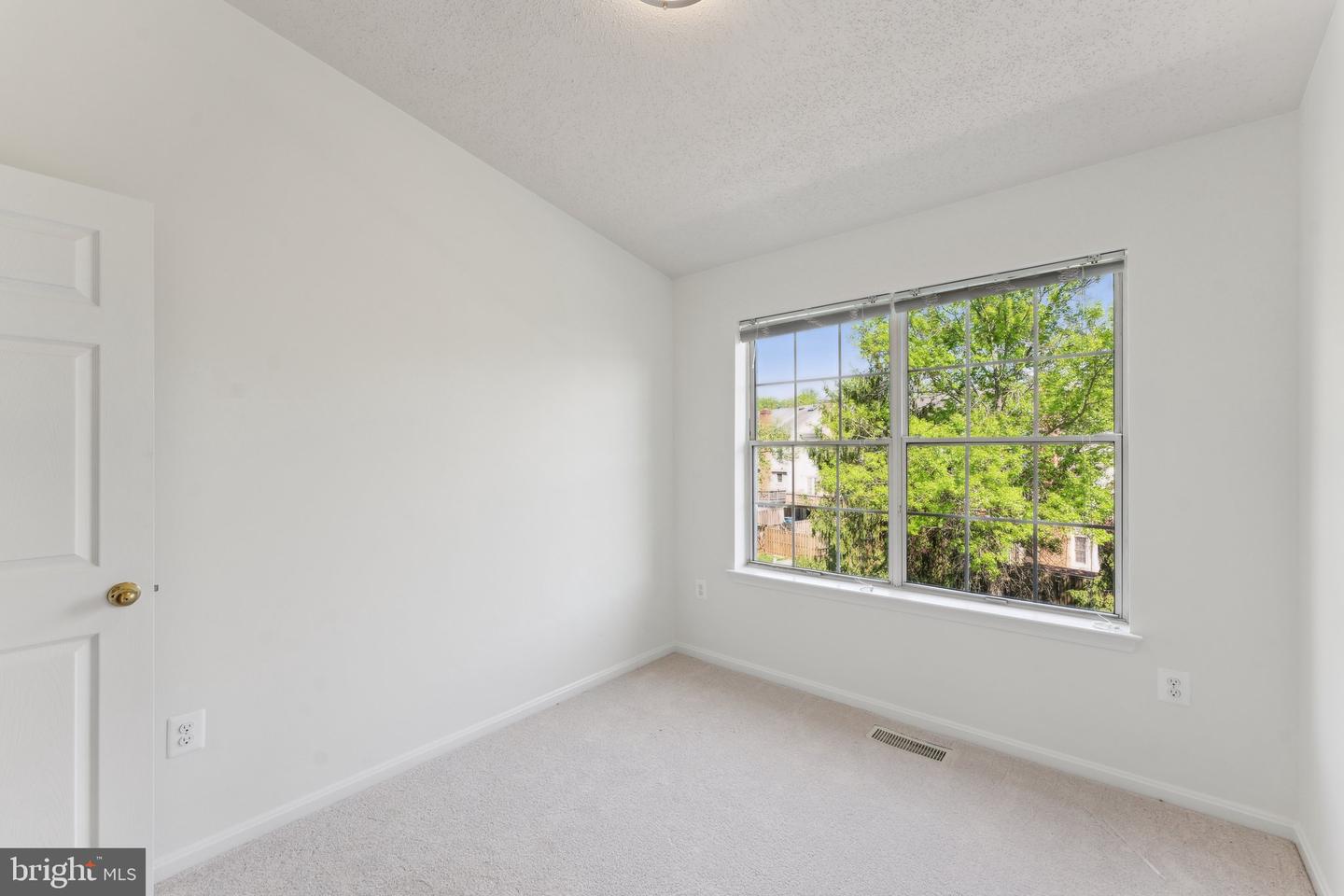 14413 GLENCREST CIR #111, CENTREVILLE, Virginia 20120, 3 Bedrooms Bedrooms, ,2 BathroomsBathrooms,Residential,For sale,14413 GLENCREST CIR #111,VAFX2236122 MLS # VAFX2236122