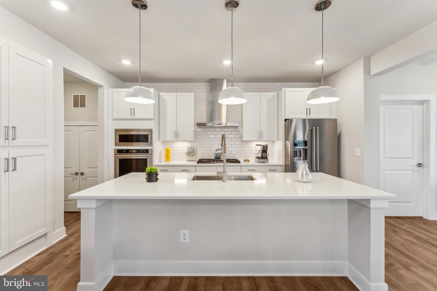 3888 HILLVIEW CT, ALEXANDRIA, Virginia 22310, 5 Bedrooms Bedrooms, ,4 BathroomsBathrooms,Residential,For sale,3888 HILLVIEW CT,VAFX2236124 MLS # VAFX2236124