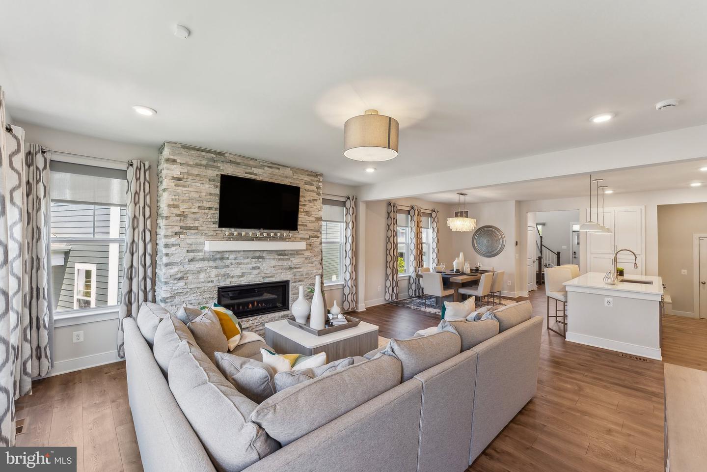 3888 HILLVIEW CT, ALEXANDRIA, Virginia 22310, 5 Bedrooms Bedrooms, ,4 BathroomsBathrooms,Residential,For sale,3888 HILLVIEW CT,VAFX2236124 MLS # VAFX2236124