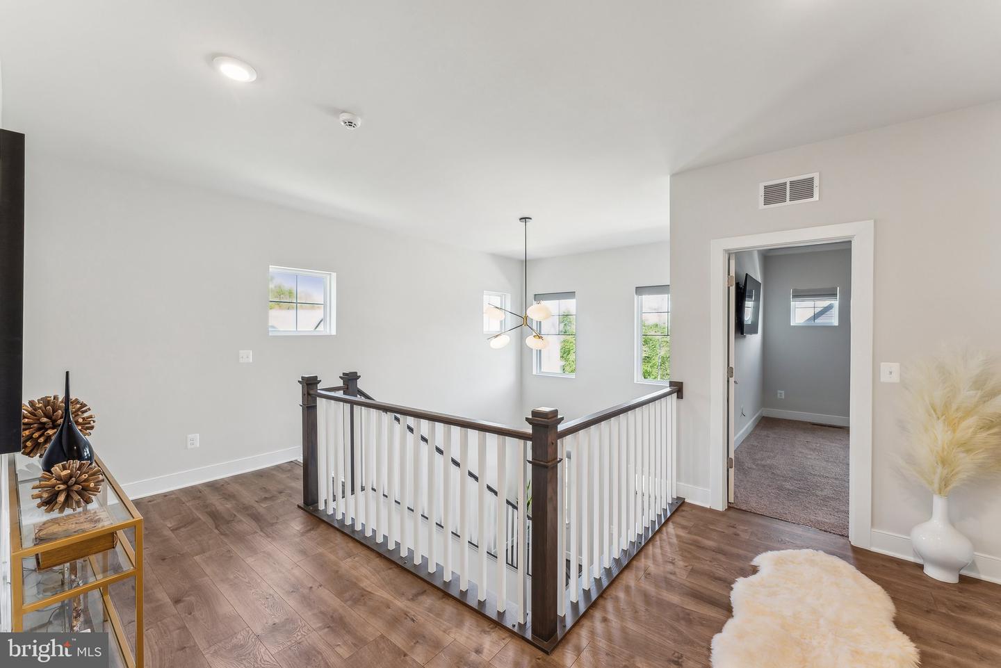 3888 HILLVIEW CT, ALEXANDRIA, Virginia 22310, 5 Bedrooms Bedrooms, ,4 BathroomsBathrooms,Residential,For sale,3888 HILLVIEW CT,VAFX2236124 MLS # VAFX2236124