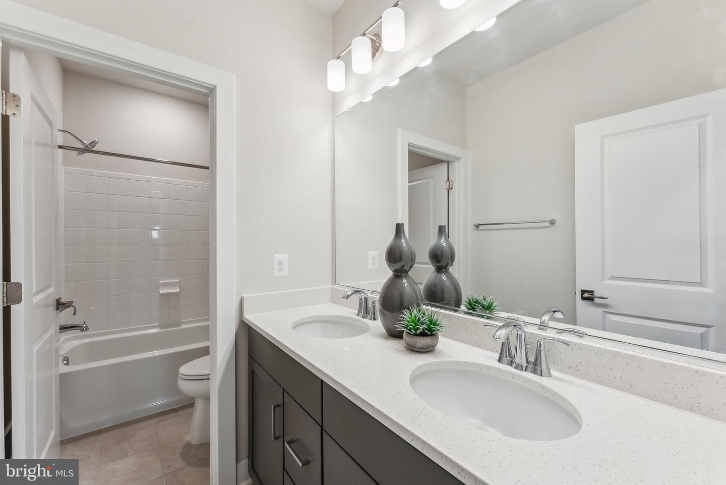 3888 HILLVIEW CT, ALEXANDRIA, Virginia 22310, 5 Bedrooms Bedrooms, ,4 BathroomsBathrooms,Residential,For sale,3888 HILLVIEW CT,VAFX2236124 MLS # VAFX2236124