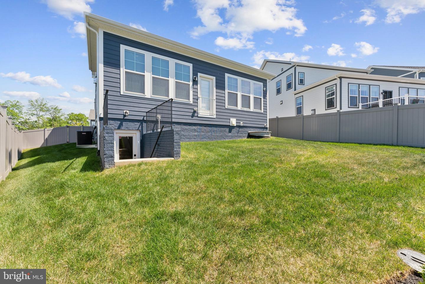 3888 HILLVIEW CT, ALEXANDRIA, Virginia 22310, 5 Bedrooms Bedrooms, ,4 BathroomsBathrooms,Residential,For sale,3888 HILLVIEW CT,VAFX2236124 MLS # VAFX2236124