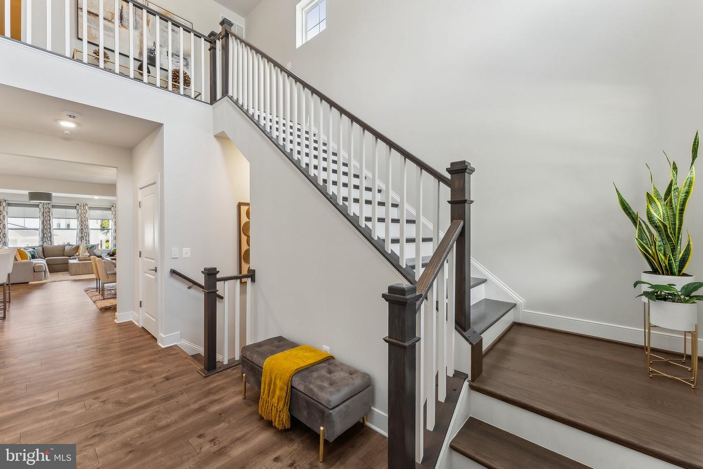 3888 HILLVIEW CT, ALEXANDRIA, Virginia 22310, 5 Bedrooms Bedrooms, ,4 BathroomsBathrooms,Residential,For sale,3888 HILLVIEW CT,VAFX2236124 MLS # VAFX2236124