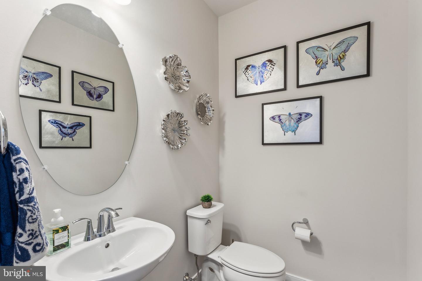 3888 HILLVIEW CT, ALEXANDRIA, Virginia 22310, 5 Bedrooms Bedrooms, ,4 BathroomsBathrooms,Residential,For sale,3888 HILLVIEW CT,VAFX2236124 MLS # VAFX2236124