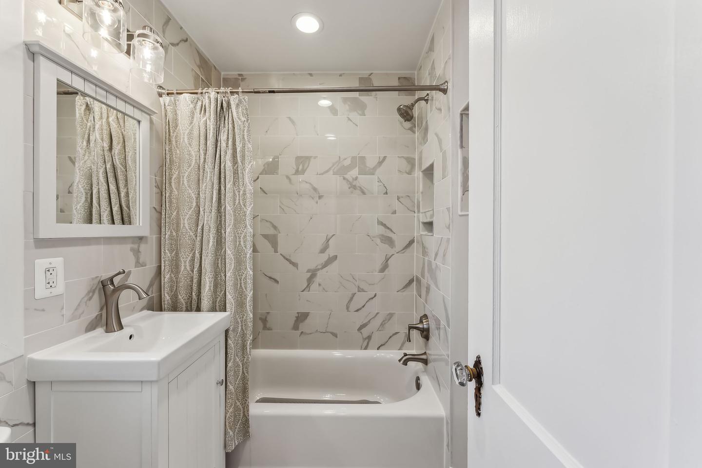 13 E MASON AVE, ALEXANDRIA, Virginia 22301, 2 Bedrooms Bedrooms, ,2 BathroomsBathrooms,Residential,For sale,13 E MASON AVE,VAAX2044486 MLS # VAAX2044486