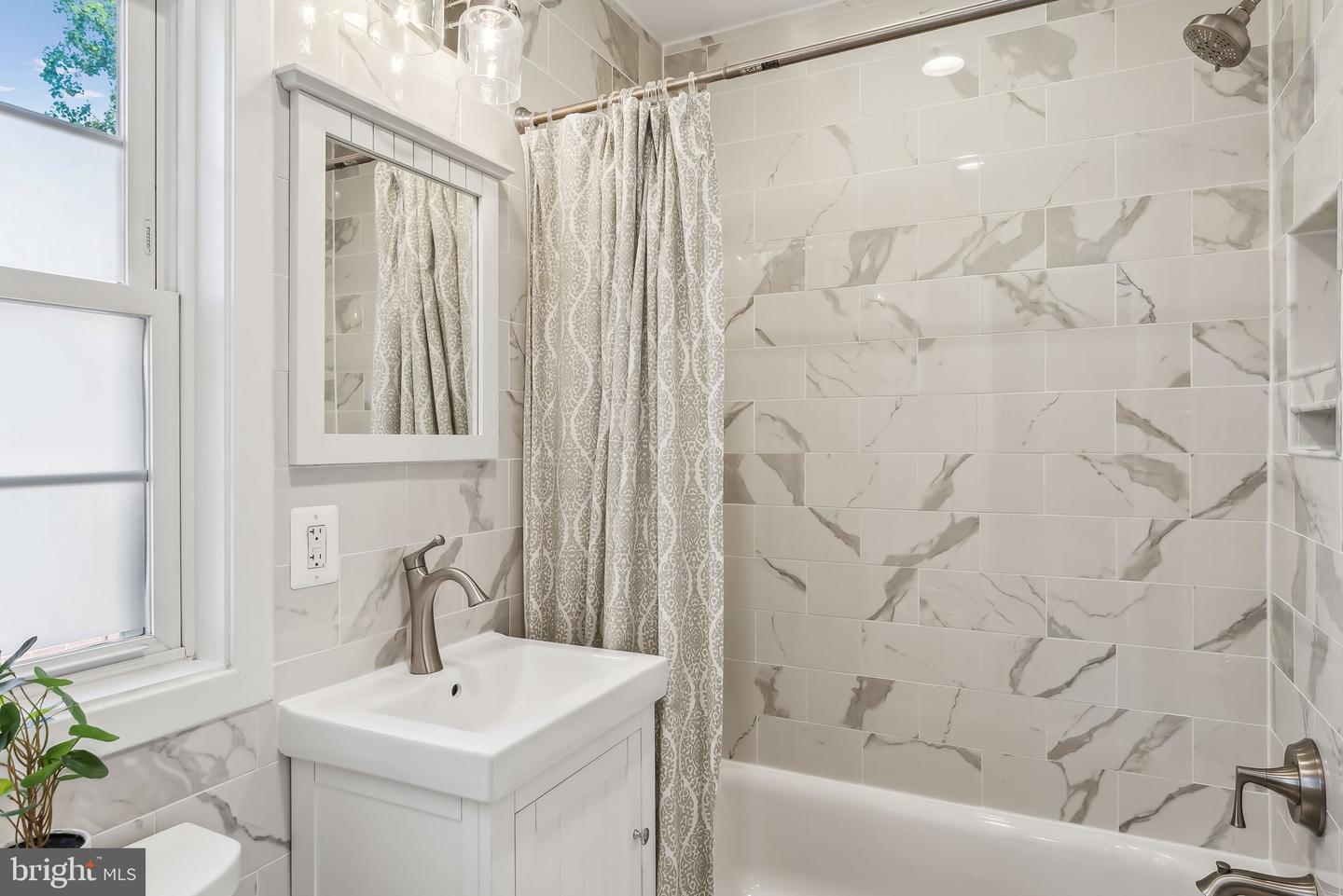 13 E MASON AVE, ALEXANDRIA, Virginia 22301, 2 Bedrooms Bedrooms, ,2 BathroomsBathrooms,Residential,For sale,13 E MASON AVE,VAAX2044486 MLS # VAAX2044486