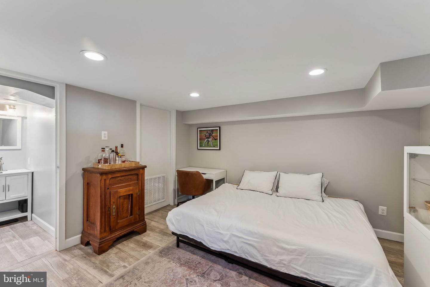 13 E MASON AVE, ALEXANDRIA, Virginia 22301, 2 Bedrooms Bedrooms, ,2 BathroomsBathrooms,Residential,For sale,13 E MASON AVE,VAAX2044486 MLS # VAAX2044486