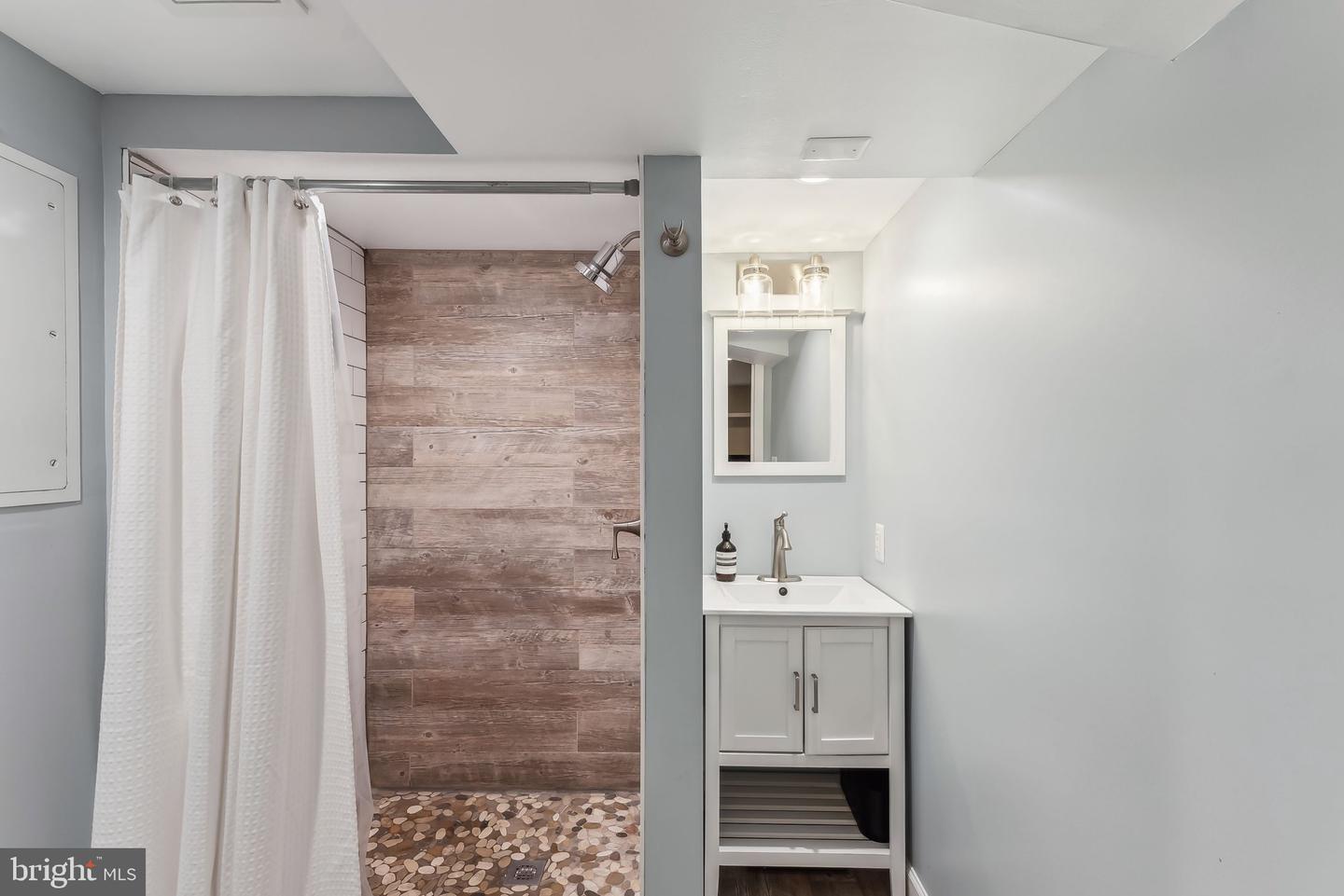 13 E MASON AVE, ALEXANDRIA, Virginia 22301, 2 Bedrooms Bedrooms, ,2 BathroomsBathrooms,Residential,For sale,13 E MASON AVE,VAAX2044486 MLS # VAAX2044486