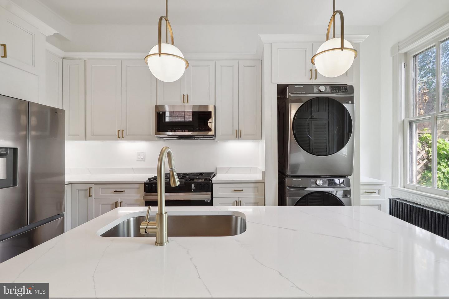 409 SOUTH CAROLINA AVE SE, WASHINGTON, District Of Columbia 20003, 4 Bedrooms Bedrooms, 3 Rooms Rooms,2 BathroomsBathrooms,Residential,For sale,409 SOUTH CAROLINA AVE SE,DCDC2197172 MLS # DCDC2197172