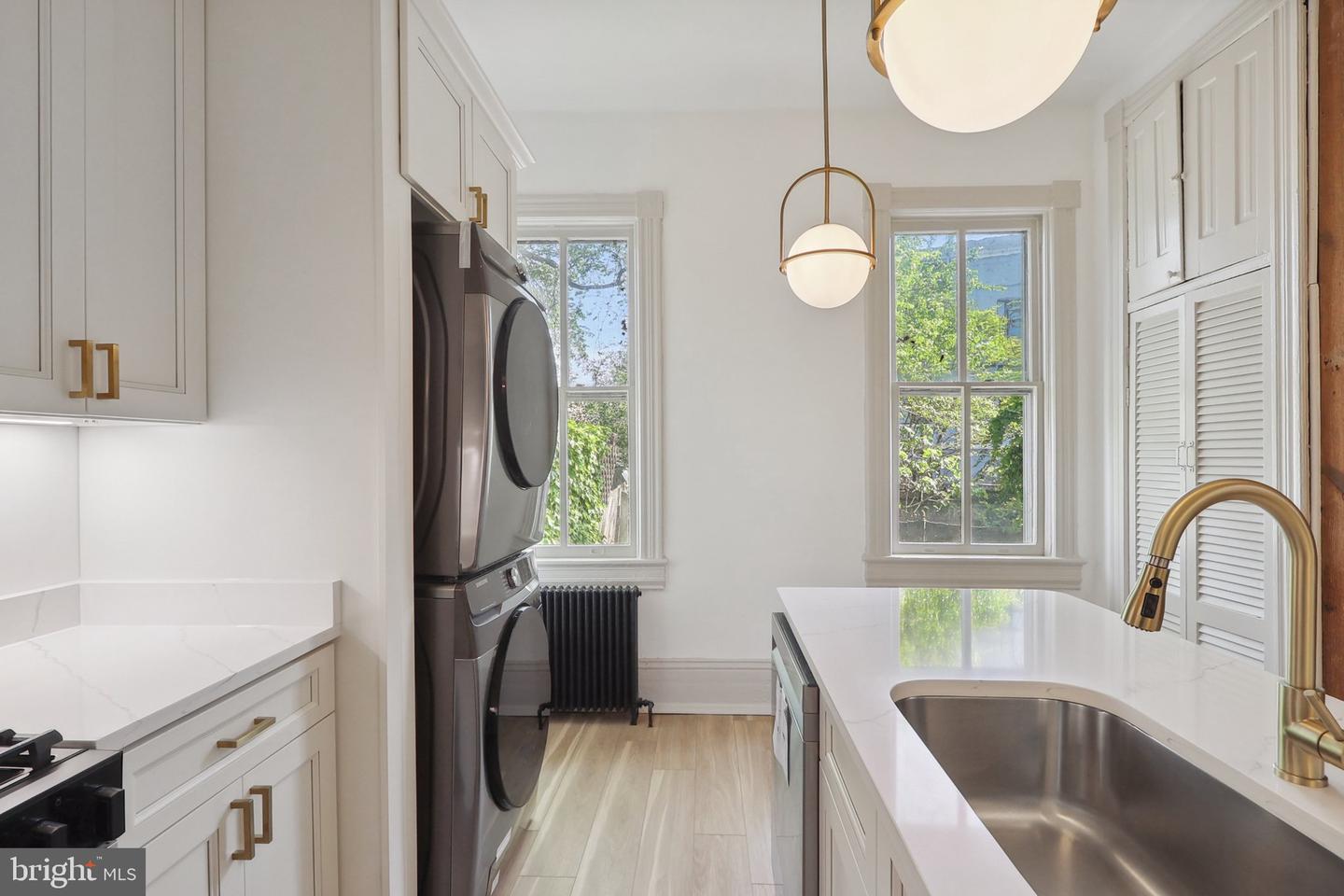 409 SOUTH CAROLINA AVE SE, WASHINGTON, District Of Columbia 20003, 4 Bedrooms Bedrooms, 3 Rooms Rooms,2 BathroomsBathrooms,Residential,For sale,409 SOUTH CAROLINA AVE SE,DCDC2197172 MLS # DCDC2197172