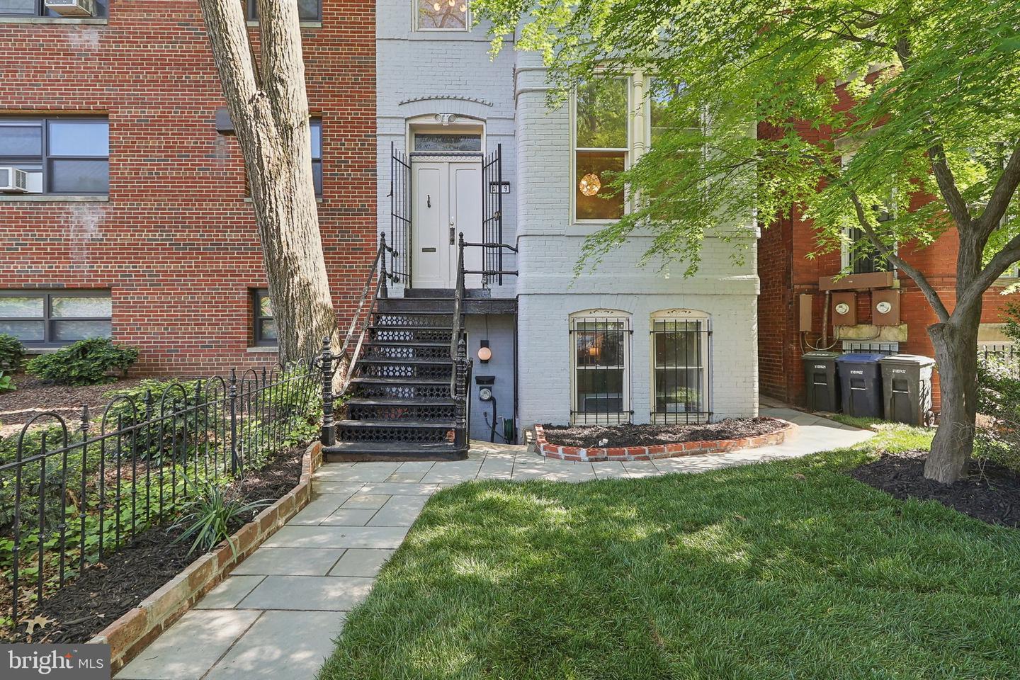 409 SOUTH CAROLINA AVE SE, WASHINGTON, District Of Columbia 20003, 4 Bedrooms Bedrooms, 3 Rooms Rooms,2 BathroomsBathrooms,Residential,For sale,409 SOUTH CAROLINA AVE SE,DCDC2197172 MLS # DCDC2197172