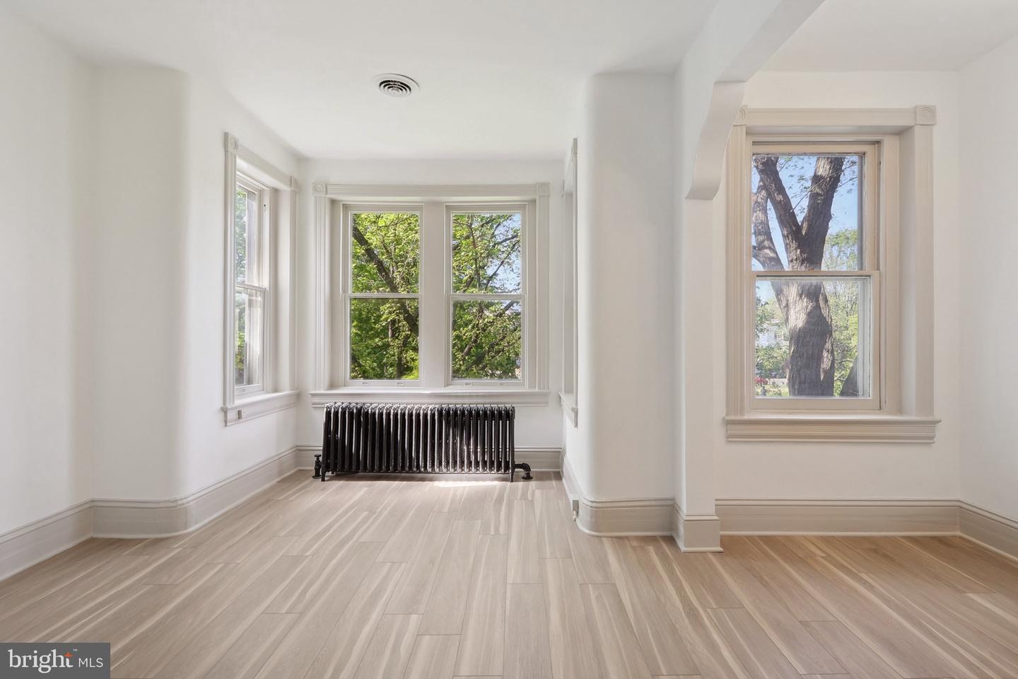 409 SOUTH CAROLINA AVE SE, WASHINGTON, District Of Columbia 20003, 4 Bedrooms Bedrooms, 3 Rooms Rooms,2 BathroomsBathrooms,Residential,For sale,409 SOUTH CAROLINA AVE SE,DCDC2197172 MLS # DCDC2197172