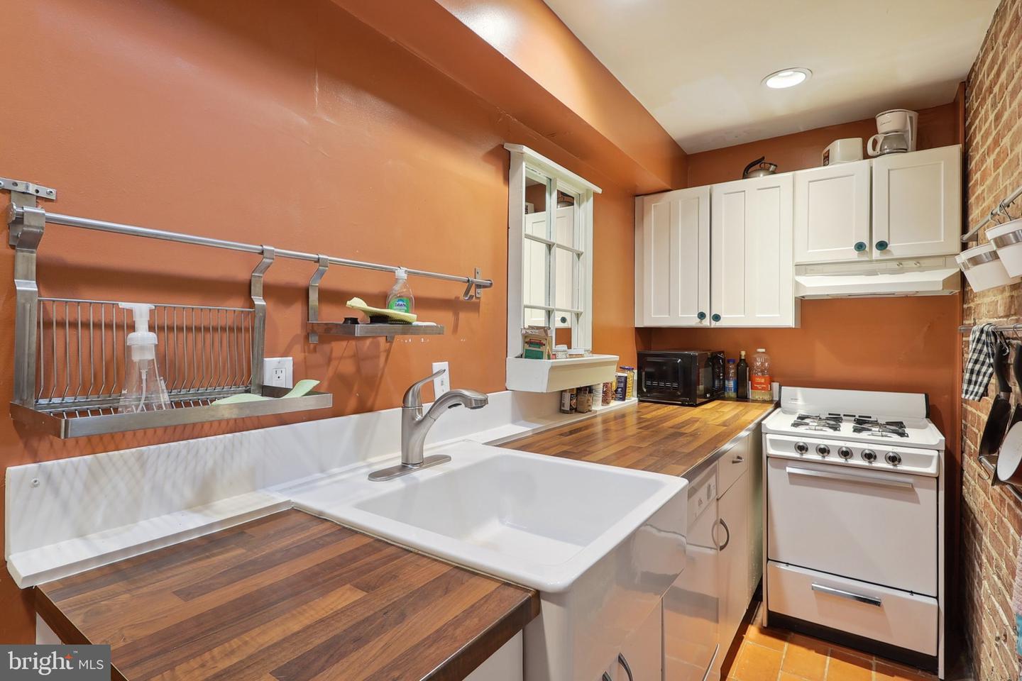 409 SOUTH CAROLINA AVE SE, WASHINGTON, District Of Columbia 20003, 4 Bedrooms Bedrooms, 3 Rooms Rooms,2 BathroomsBathrooms,Residential,For sale,409 SOUTH CAROLINA AVE SE,DCDC2197172 MLS # DCDC2197172