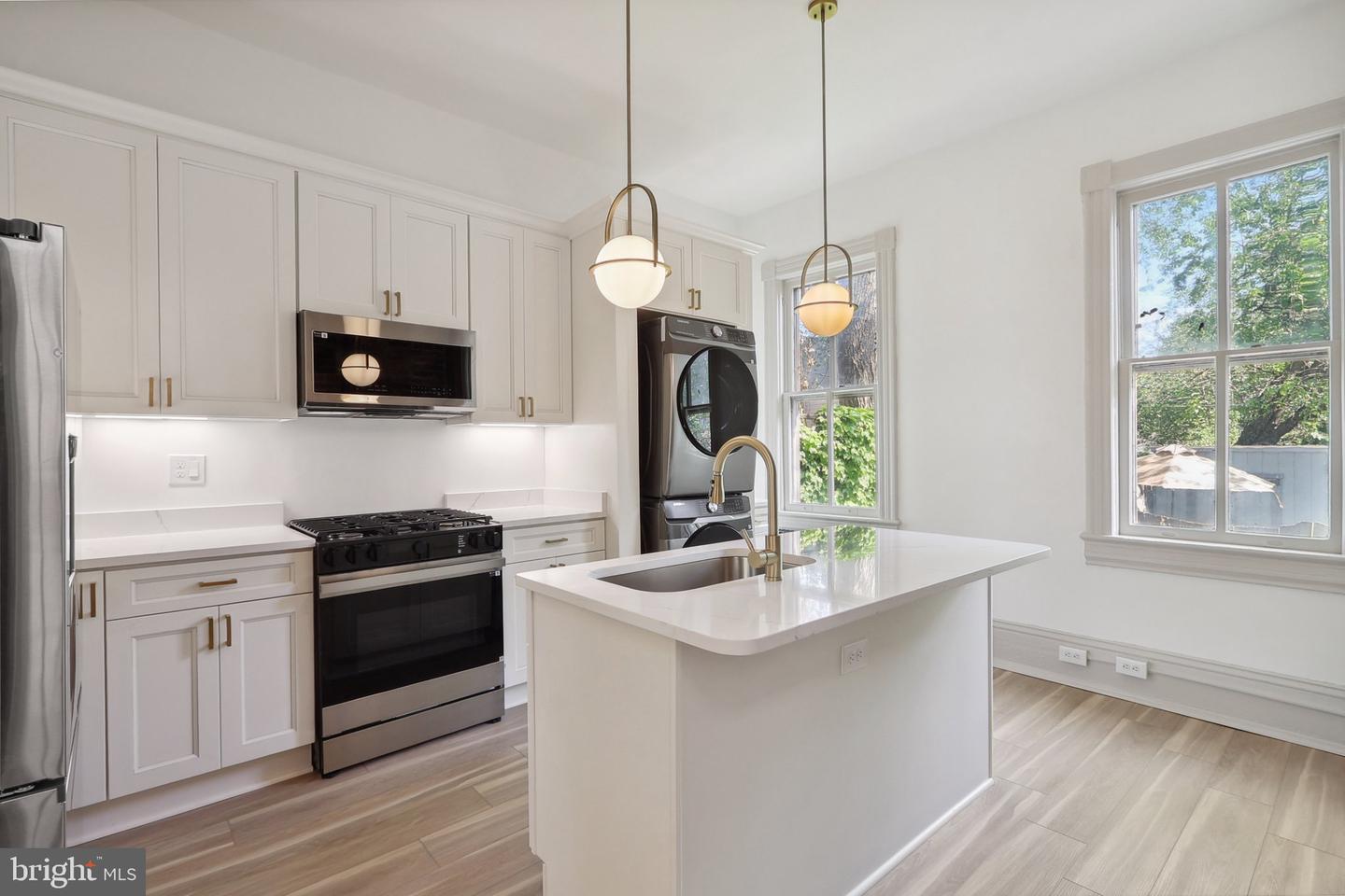 409 SOUTH CAROLINA AVE SE, WASHINGTON, District Of Columbia 20003, 4 Bedrooms Bedrooms, 3 Rooms Rooms,2 BathroomsBathrooms,Residential,For sale,409 SOUTH CAROLINA AVE SE,DCDC2197172 MLS # DCDC2197172