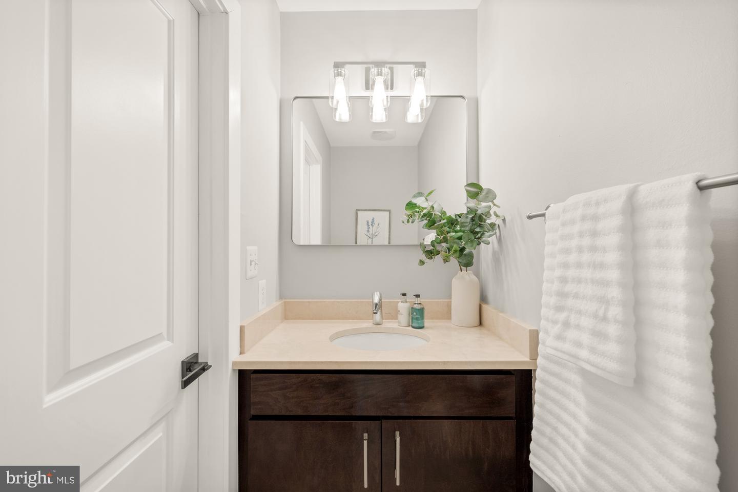 1912 8TH ST NW #D, WASHINGTON, District Of Columbia 20001, 2 Bedrooms Bedrooms, ,2 BathroomsBathrooms,Residential,For sale,1912 8TH ST NW #D,DCDC2197110 MLS # DCDC2197110
