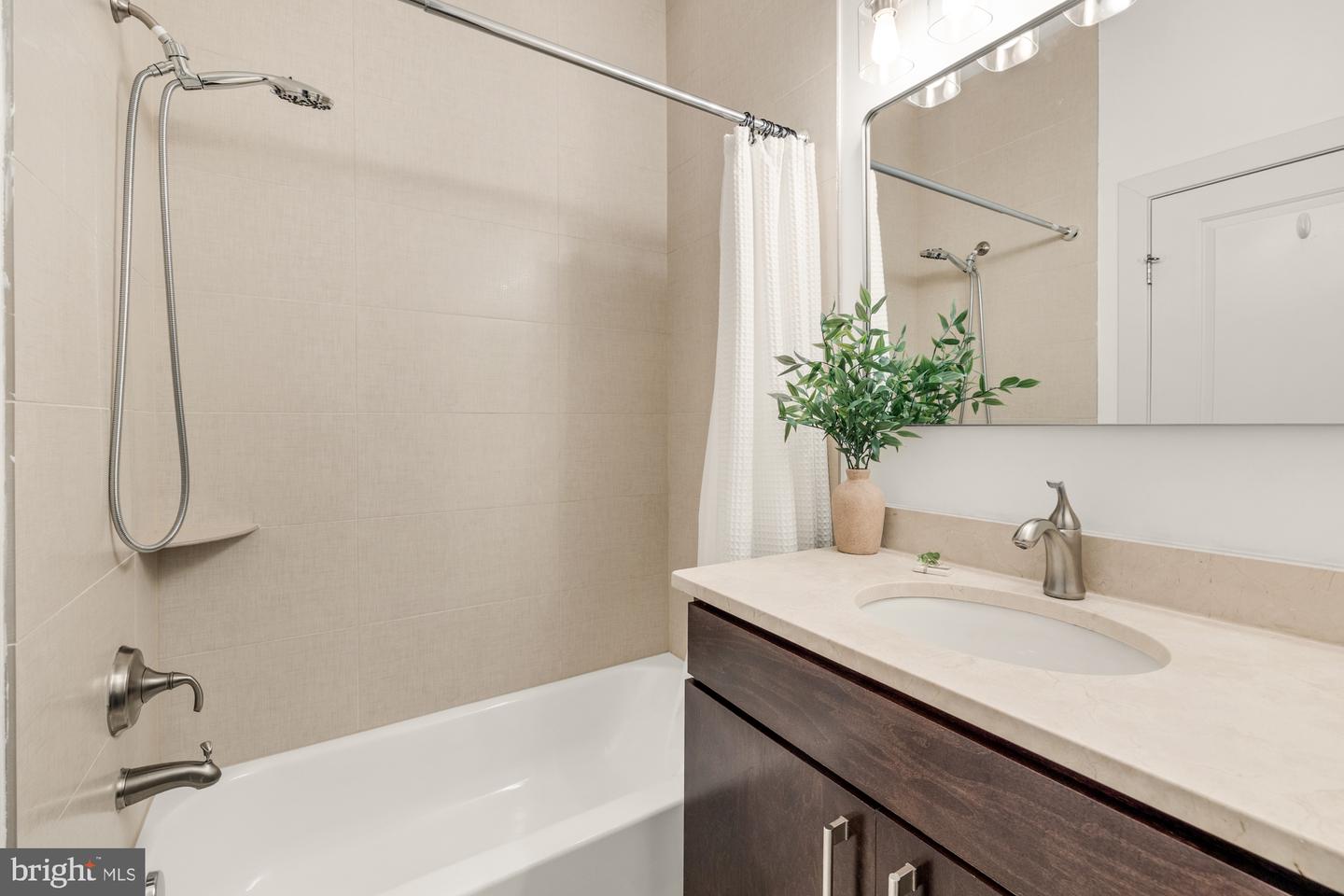 1912 8TH ST NW #D, WASHINGTON, District Of Columbia 20001, 2 Bedrooms Bedrooms, ,2 BathroomsBathrooms,Residential,For sale,1912 8TH ST NW #D,DCDC2197110 MLS # DCDC2197110