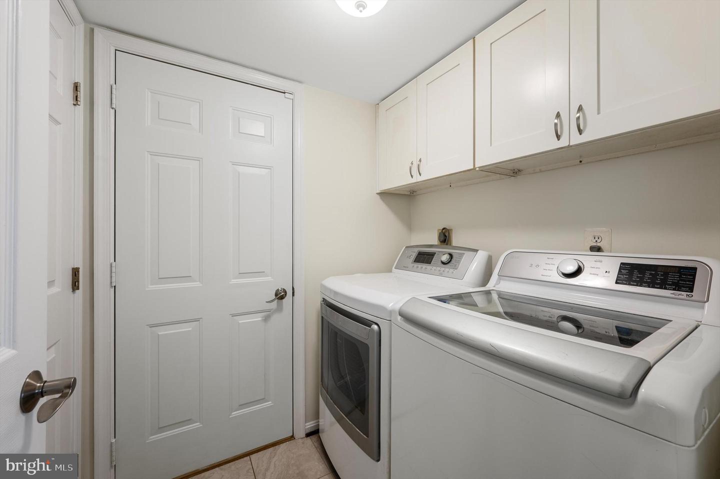 6919 SHARPSBURG DR, CENTREVILLE, Virginia 20121, 5 Bedrooms Bedrooms, ,3 BathroomsBathrooms,Residential,For sale,6919 SHARPSBURG DR,VAFX2236210 MLS # VAFX2236210