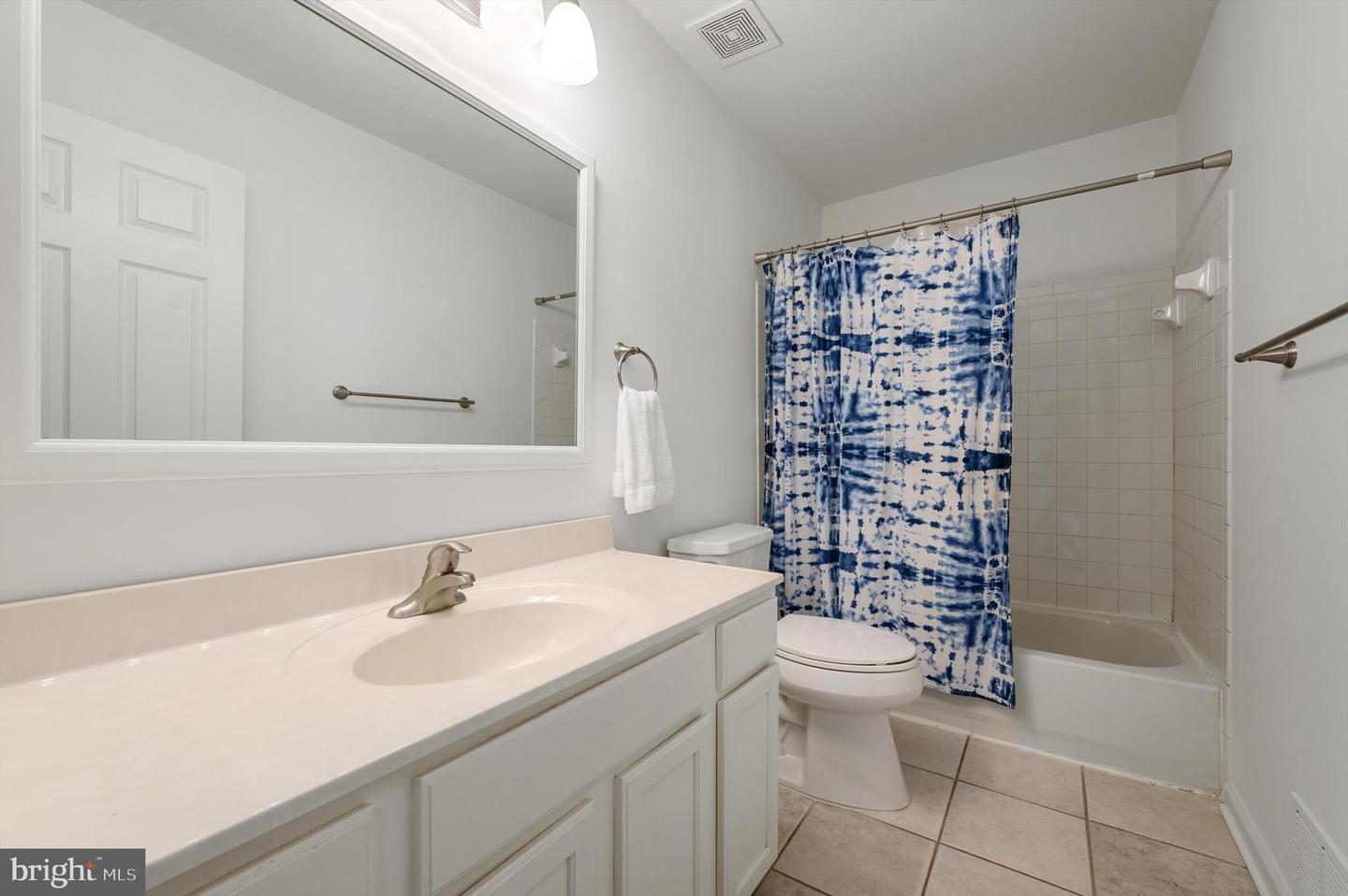 6919 SHARPSBURG DR, CENTREVILLE, Virginia 20121, 5 Bedrooms Bedrooms, ,3 BathroomsBathrooms,Residential,For sale,6919 SHARPSBURG DR,VAFX2236210 MLS # VAFX2236210