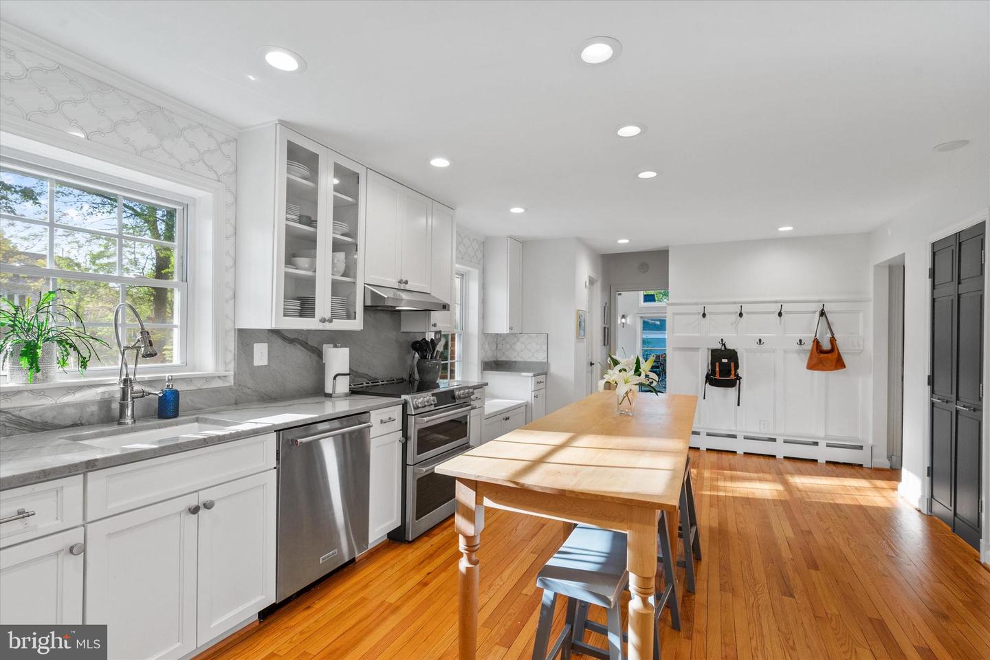 4019 PINE BROOK RD, ALEXANDRIA, Virginia 22310, 4 Bedrooms Bedrooms, ,2 BathroomsBathrooms,Residential,For sale,4019 PINE BROOK RD,VAFX2236288 MLS # VAFX2236288