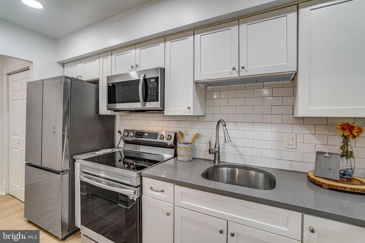 3330 S 28TH ST #203, ALEXANDRIA, Virginia 22302, 2 Bedrooms Bedrooms, ,1 BathroomBathrooms,Residential,For sale,3330 S 28TH ST #203,VAAX2044544 MLS # VAAX2044544
