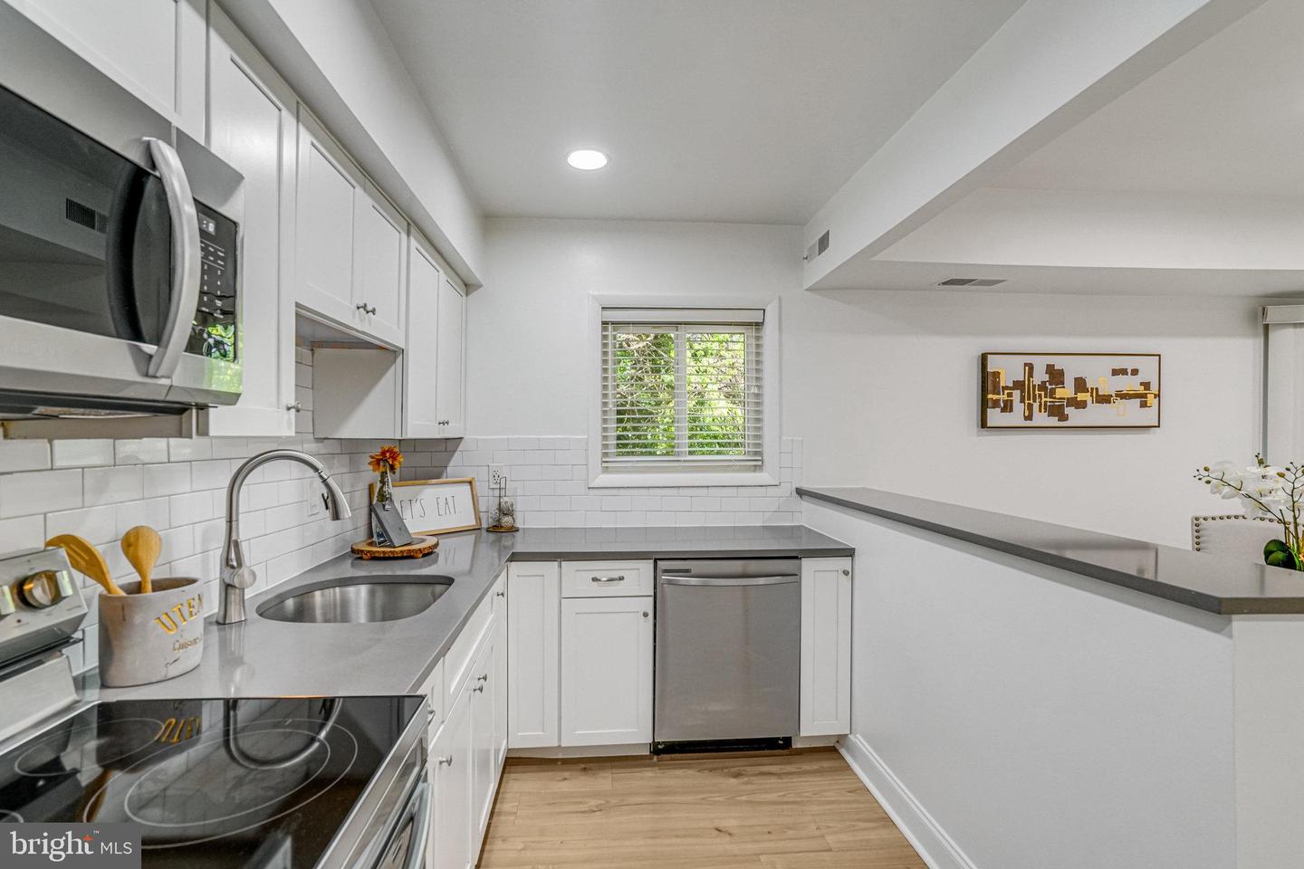 3330 S 28TH ST #203, ALEXANDRIA, Virginia 22302, 2 Bedrooms Bedrooms, ,1 BathroomBathrooms,Residential,For sale,3330 S 28TH ST #203,VAAX2044544 MLS # VAAX2044544