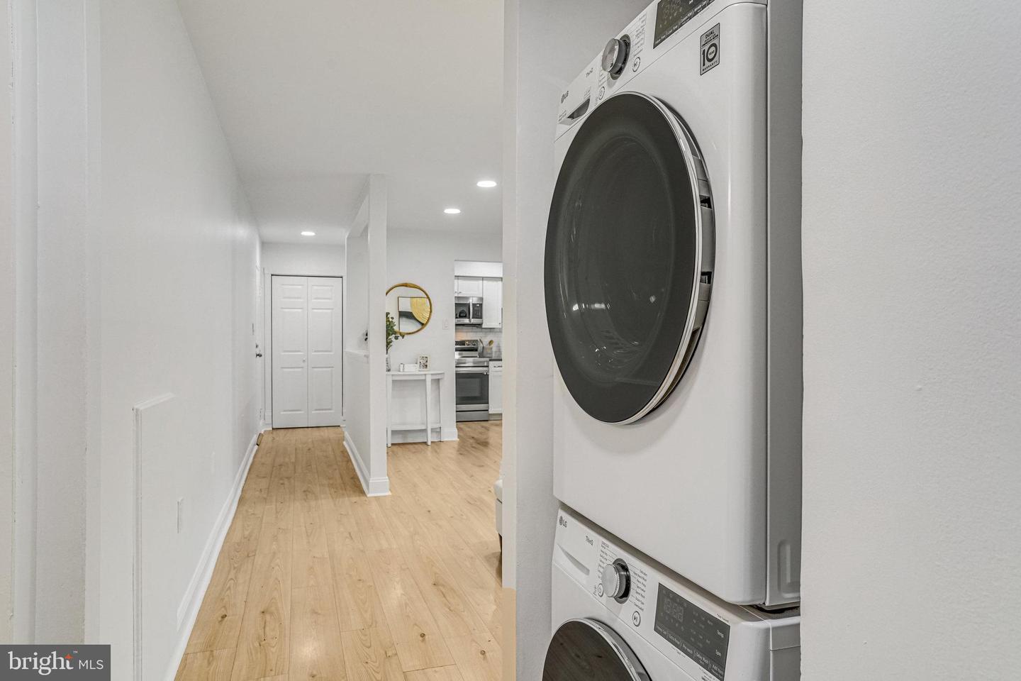 3330 S 28TH ST #203, ALEXANDRIA, Virginia 22302, 2 Bedrooms Bedrooms, ,1 BathroomBathrooms,Residential,For sale,3330 S 28TH ST #203,VAAX2044544 MLS # VAAX2044544