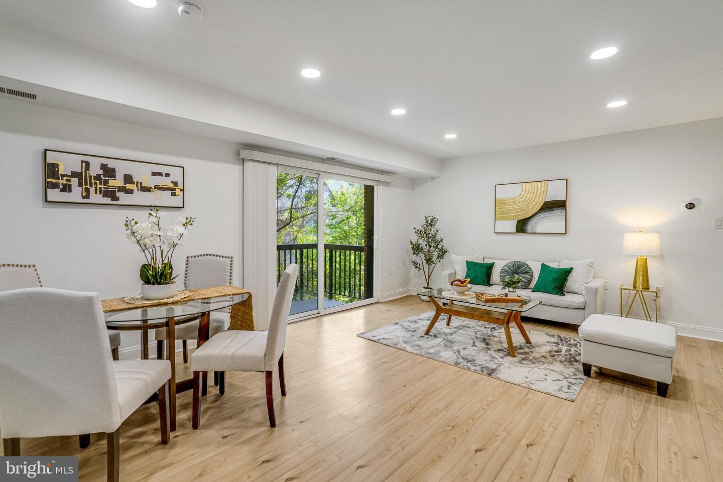 3330 S 28TH ST #203, ALEXANDRIA, Virginia 22302, 2 Bedrooms Bedrooms, ,1 BathroomBathrooms,Residential,For sale,3330 S 28TH ST #203,VAAX2044544 MLS # VAAX2044544