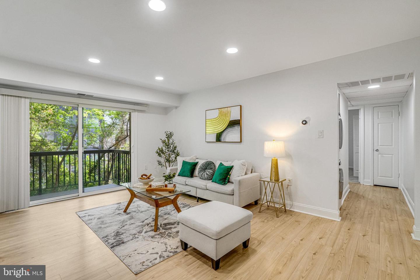 3330 S 28TH ST #203, ALEXANDRIA, Virginia 22302, 2 Bedrooms Bedrooms, ,1 BathroomBathrooms,Residential,For sale,3330 S 28TH ST #203,VAAX2044544 MLS # VAAX2044544