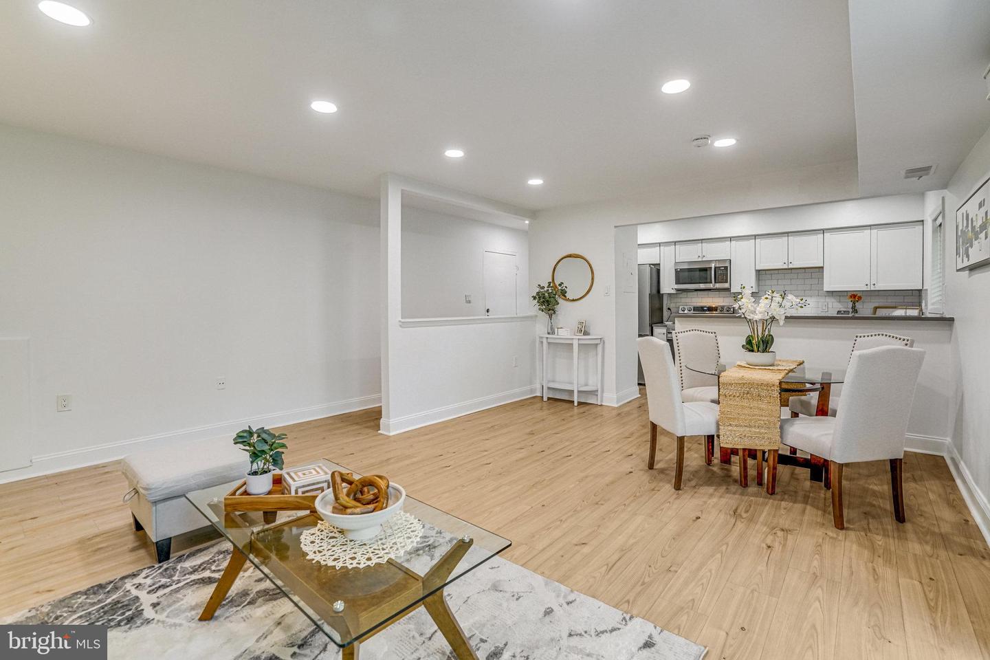 3330 S 28TH ST #203, ALEXANDRIA, Virginia 22302, 2 Bedrooms Bedrooms, ,1 BathroomBathrooms,Residential,For sale,3330 S 28TH ST #203,VAAX2044544 MLS # VAAX2044544