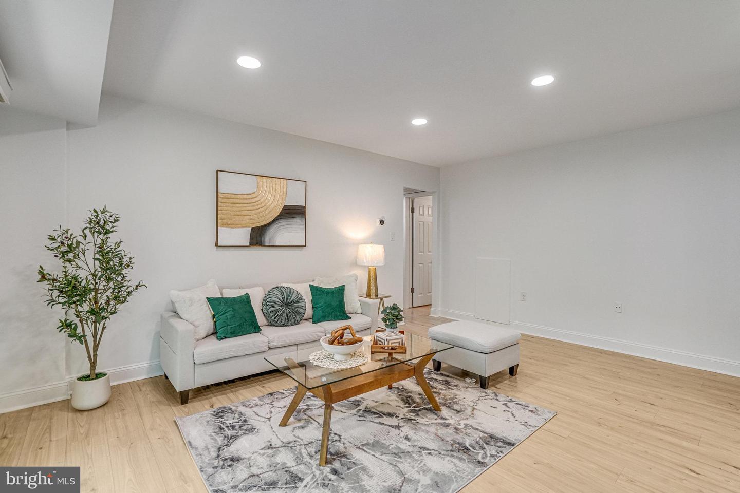 3330 S 28TH ST #203, ALEXANDRIA, Virginia 22302, 2 Bedrooms Bedrooms, ,1 BathroomBathrooms,Residential,For sale,3330 S 28TH ST #203,VAAX2044544 MLS # VAAX2044544