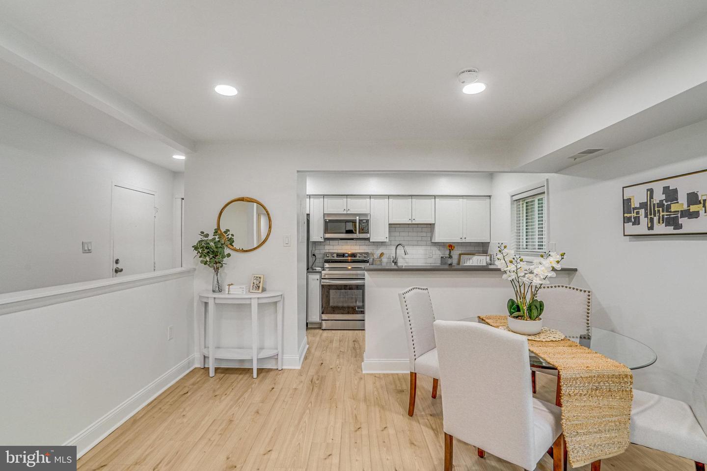 3330 S 28TH ST #203, ALEXANDRIA, Virginia 22302, 2 Bedrooms Bedrooms, ,1 BathroomBathrooms,Residential,For sale,3330 S 28TH ST #203,VAAX2044544 MLS # VAAX2044544