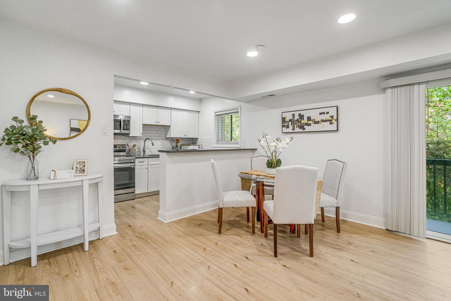 3330 S 28TH ST #203, ALEXANDRIA, Virginia 22302, 2 Bedrooms Bedrooms, ,1 BathroomBathrooms,Residential,For sale,3330 S 28TH ST #203,VAAX2044544 MLS # VAAX2044544
