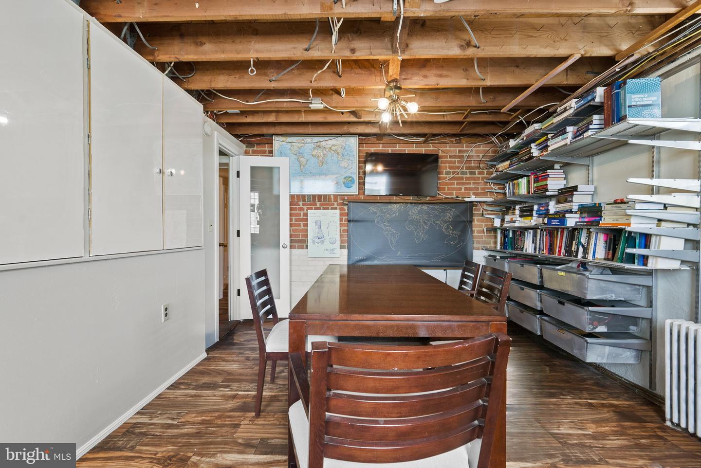 2006 SCROGGINS RD, ALEXANDRIA, Virginia 22302, 3 Bedrooms Bedrooms, ,2 BathroomsBathrooms,Residential,For sale,2006 SCROGGINS RD,VAAX2044578 MLS # VAAX2044578