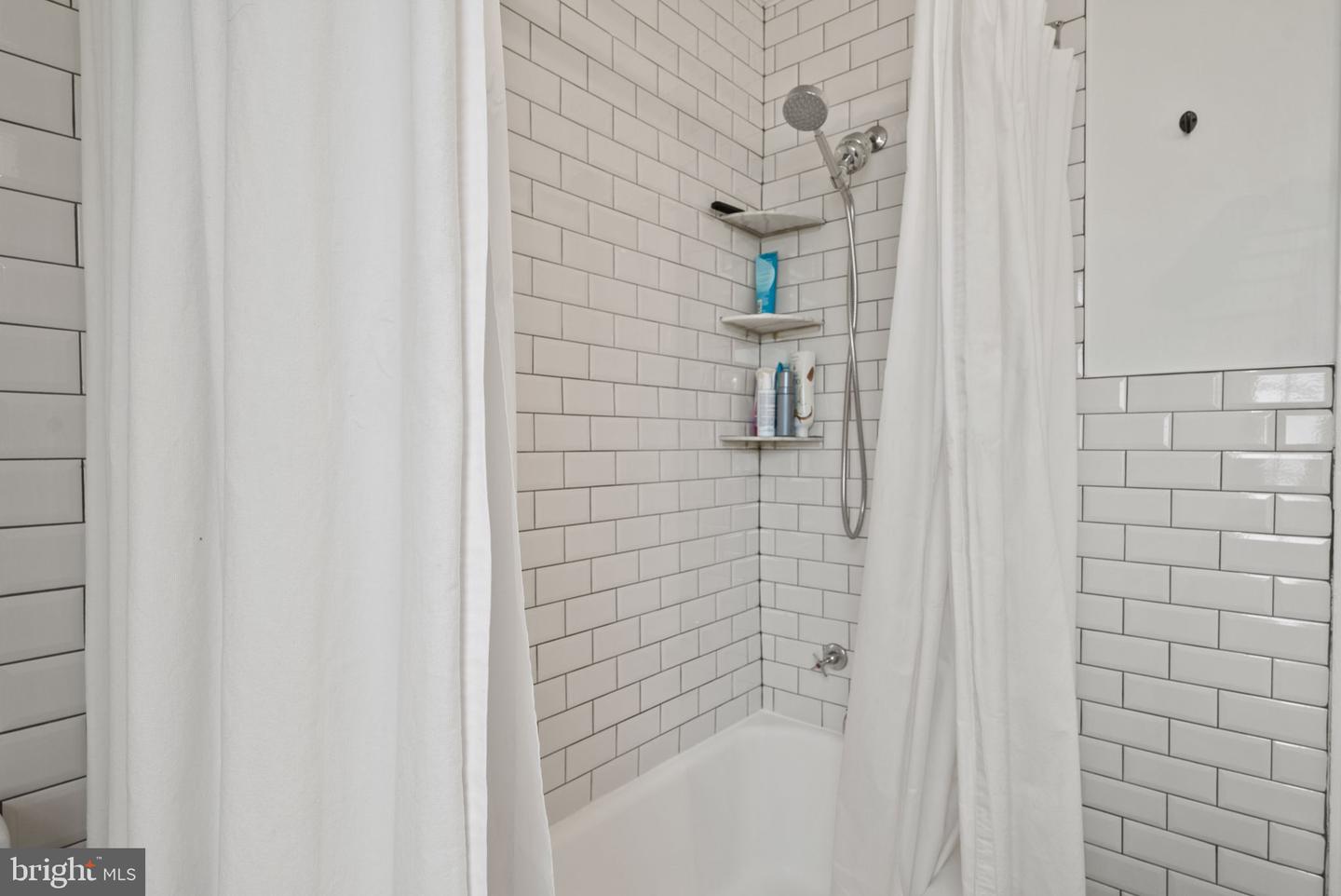 2006 SCROGGINS RD, ALEXANDRIA, Virginia 22302, 3 Bedrooms Bedrooms, ,2 BathroomsBathrooms,Residential,For sale,2006 SCROGGINS RD,VAAX2044578 MLS # VAAX2044578