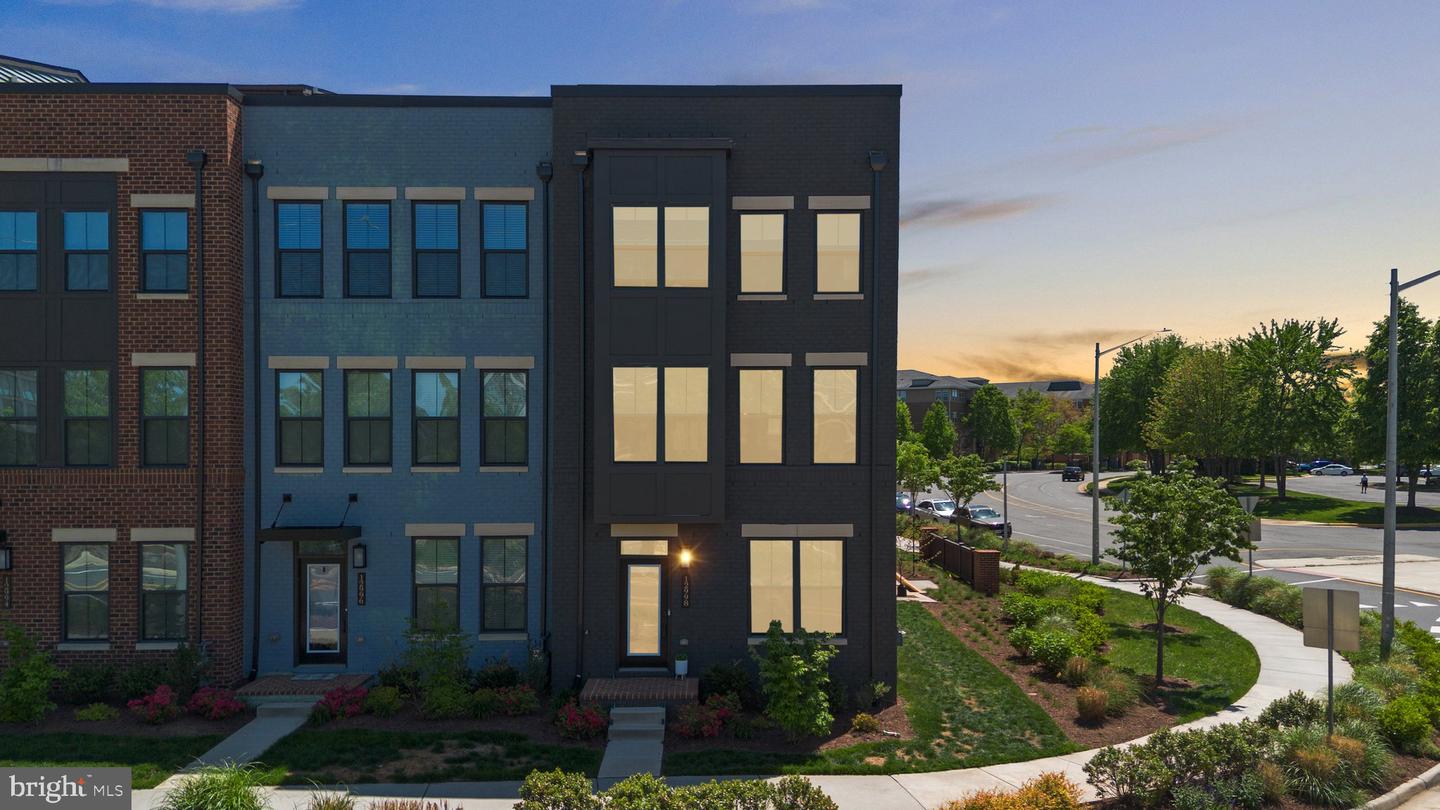 12998 HATTONTOWN SQ, HERNDON, Virginia 20171, 3 Bedrooms Bedrooms, ,3 BathroomsBathrooms,Residential,For sale,12998 HATTONTOWN SQ,VAFX2236500 MLS # VAFX2236500