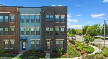 12998 HATTONTOWN SQ, HERNDON, Virginia 20171, 3 Bedrooms Bedrooms, ,3 BathroomsBathrooms,Residential,For sale,12998 HATTONTOWN SQ,VAFX2236500 MLS # VAFX2236500