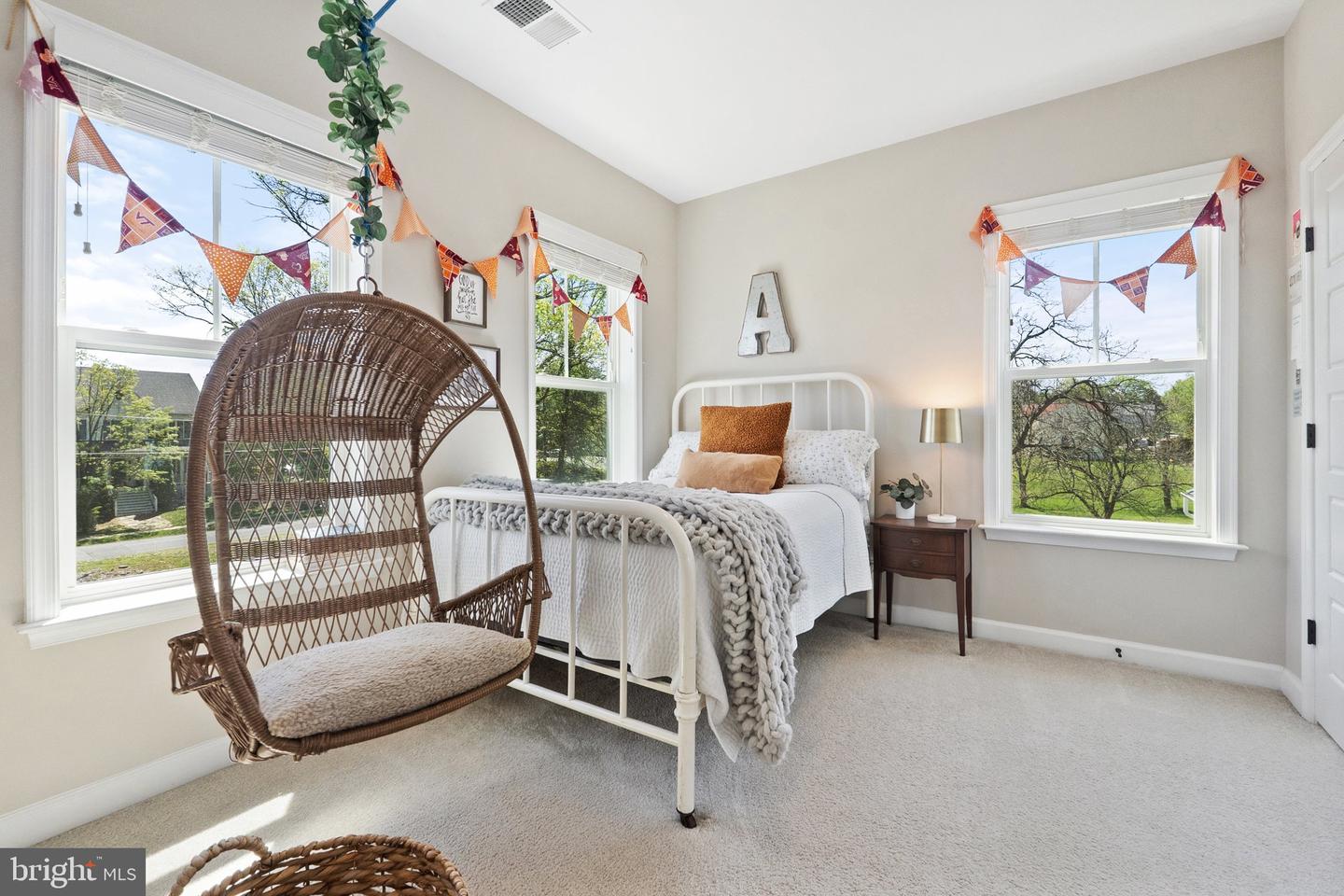 631 E G ST E, PURCELLVILLE, Virginia 20132, 5 Bedrooms Bedrooms, ,3 BathroomsBathrooms,Residential,For sale,631 E G ST E,VALO2094764 MLS # VALO2094764