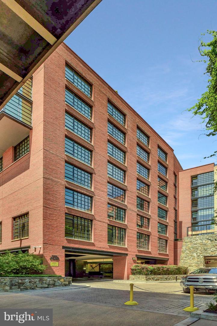 3303 WATER ST NW #3I, WASHINGTON, District Of Columbia 20007, 2 Bedrooms Bedrooms, ,2 BathroomsBathrooms,Residential,For sale,3303 WATER ST NW #3I,DCDC2197468 MLS # DCDC2197468