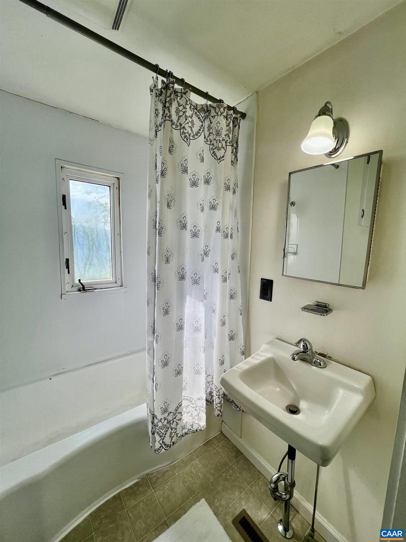 292 SUMMIT CHURCH RD, BRIDGEWATER, Virginia 22812, 3 Bedrooms Bedrooms, ,1 BathroomBathrooms,Residential,For sale,292 SUMMIT CHURCH RD,663697 MLS # 663697