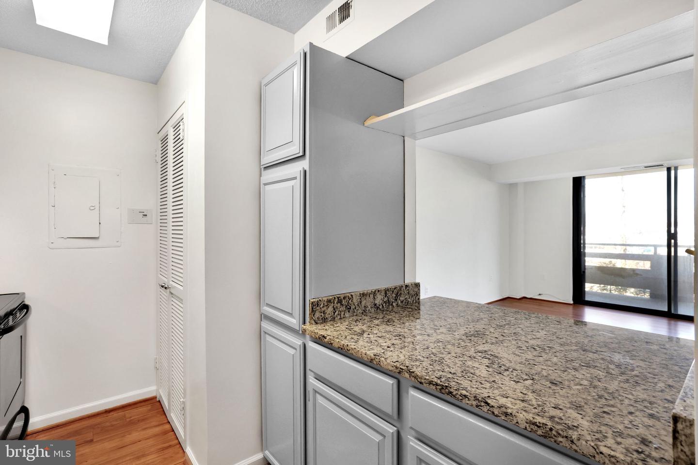 1808 OLD MEADOW RD #1015, MCLEAN, Virginia 22102, 2 Bedrooms Bedrooms, ,2 BathroomsBathrooms,Residential,For sale,1808 OLD MEADOW RD #1015,VAFX2236640 MLS # VAFX2236640