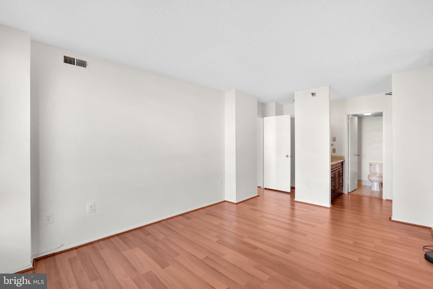 1808 OLD MEADOW RD #1015, MCLEAN, Virginia 22102, 2 Bedrooms Bedrooms, ,2 BathroomsBathrooms,Residential,For sale,1808 OLD MEADOW RD #1015,VAFX2236640 MLS # VAFX2236640