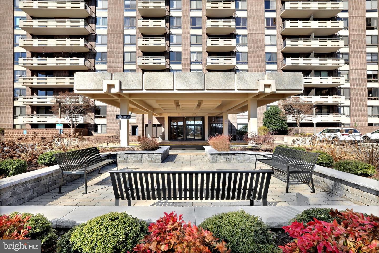 1808 OLD MEADOW RD #1015, MCLEAN, Virginia 22102, 2 Bedrooms Bedrooms, ,2 BathroomsBathrooms,Residential,For sale,1808 OLD MEADOW RD #1015,VAFX2236640 MLS # VAFX2236640