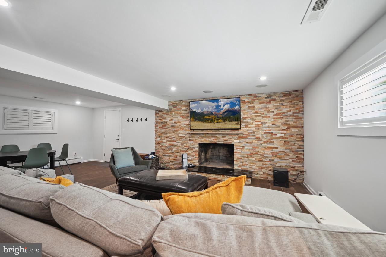 8902 SOUTHWICK ST, FAIRFAX, Virginia 22031, 4 Bedrooms Bedrooms, ,3 BathroomsBathrooms,Residential,For sale,8902 SOUTHWICK ST,VAFX2236672 MLS # VAFX2236672