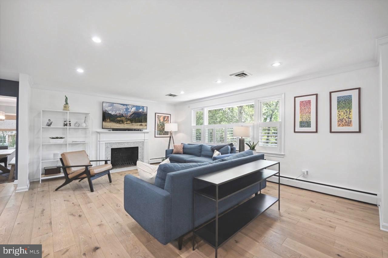 8902 SOUTHWICK ST, FAIRFAX, Virginia 22031, 4 Bedrooms Bedrooms, ,3 BathroomsBathrooms,Residential,For sale,8902 SOUTHWICK ST,VAFX2236672 MLS # VAFX2236672