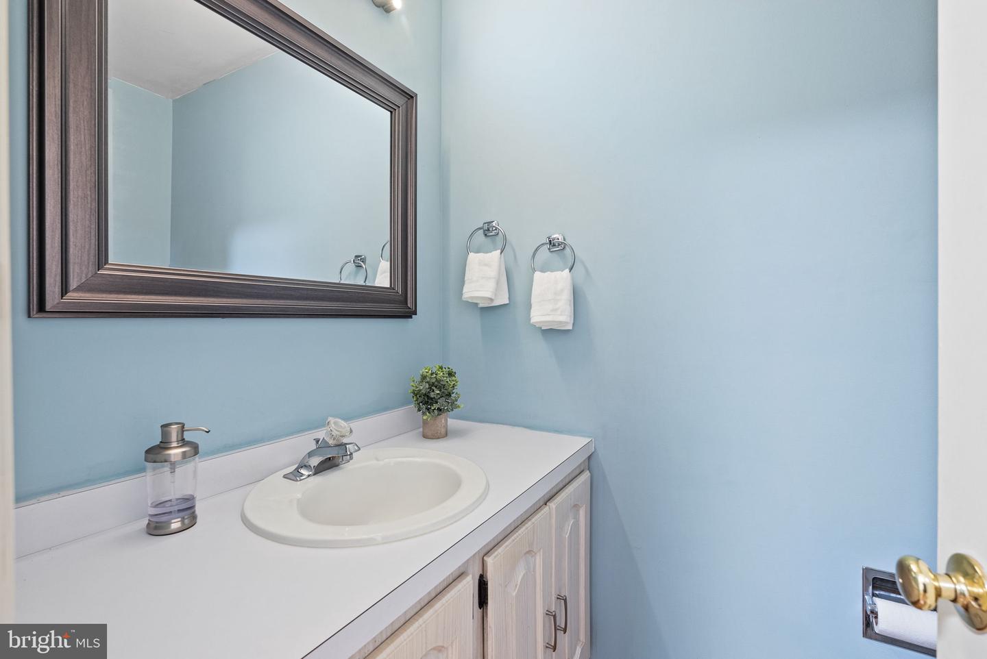 4910 GLOXINIA CT, ANNANDALE, Virginia 22003, 4 Bedrooms Bedrooms, ,2 BathroomsBathrooms,Residential,For sale,4910 GLOXINIA CT,VAFX2236668 MLS # VAFX2236668