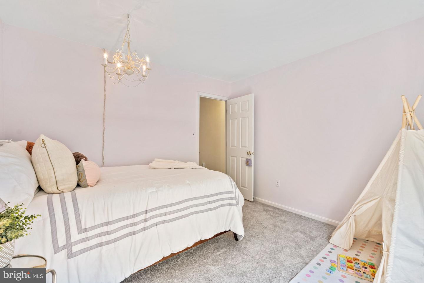 4910 GLOXINIA CT, ANNANDALE, Virginia 22003, 4 Bedrooms Bedrooms, ,2 BathroomsBathrooms,Residential,For sale,4910 GLOXINIA CT,VAFX2236668 MLS # VAFX2236668