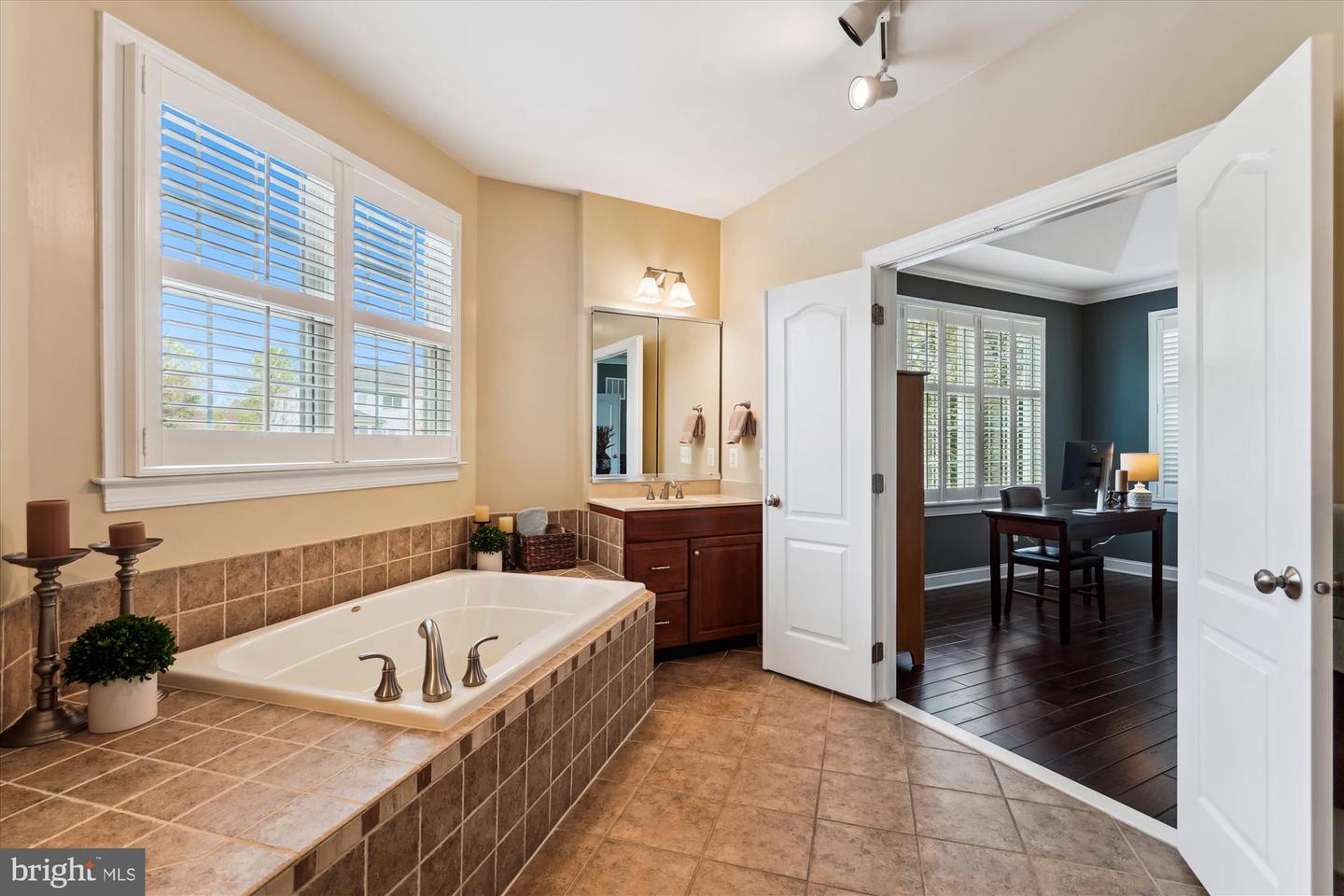 42536 FLEMMING DR, CHANTILLY, Virginia 20152, 4 Bedrooms Bedrooms, ,3 BathroomsBathrooms,Residential,For sale,42536 FLEMMING DR,VALO2094906 MLS # VALO2094906