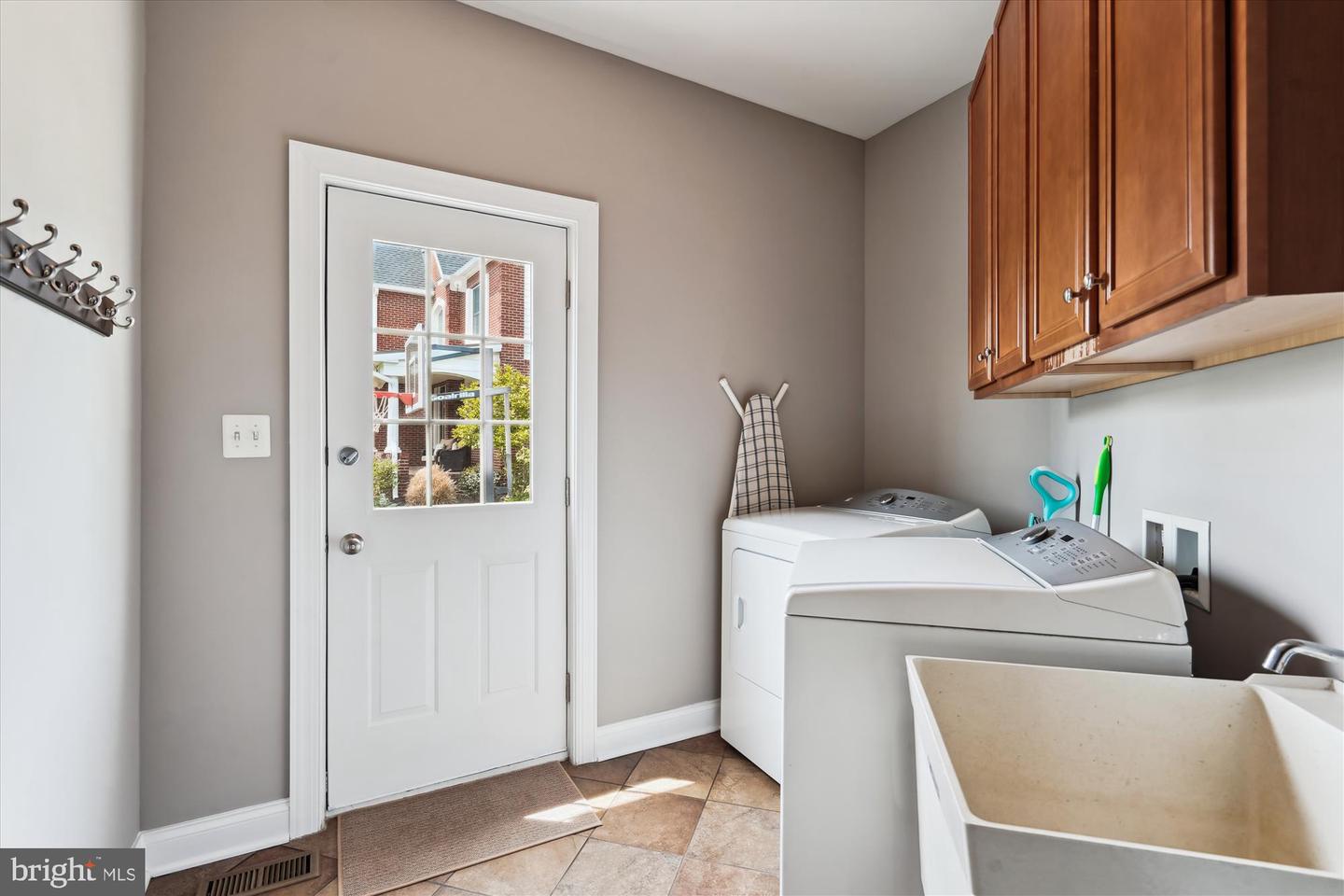 42536 FLEMMING DR, CHANTILLY, Virginia 20152, 4 Bedrooms Bedrooms, ,3 BathroomsBathrooms,Residential,For sale,42536 FLEMMING DR,VALO2094906 MLS # VALO2094906