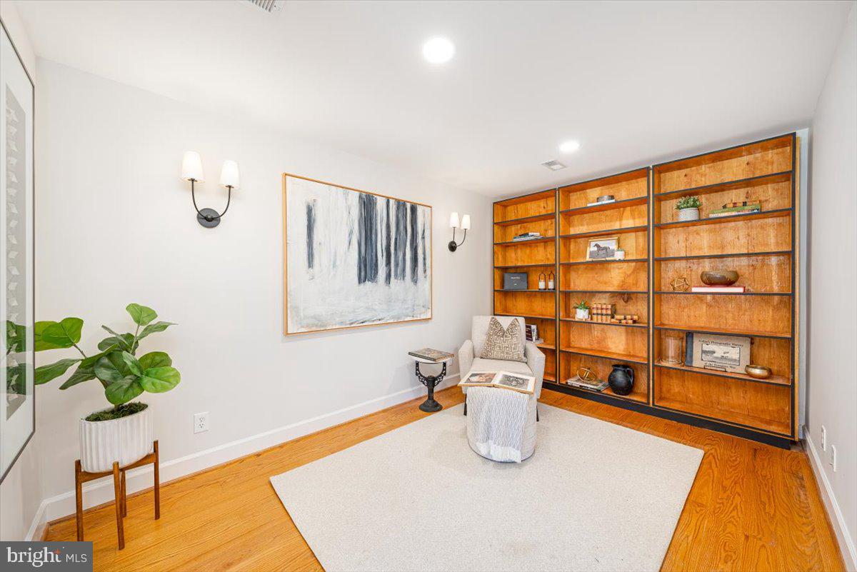 400 E MARSHALL ST, MIDDLEBURG, Virginia 20117, 2 Bedrooms Bedrooms, ,1 BathroomBathrooms,Residential,For sale,400 E MARSHALL ST,VALO2094966 MLS # VALO2094966