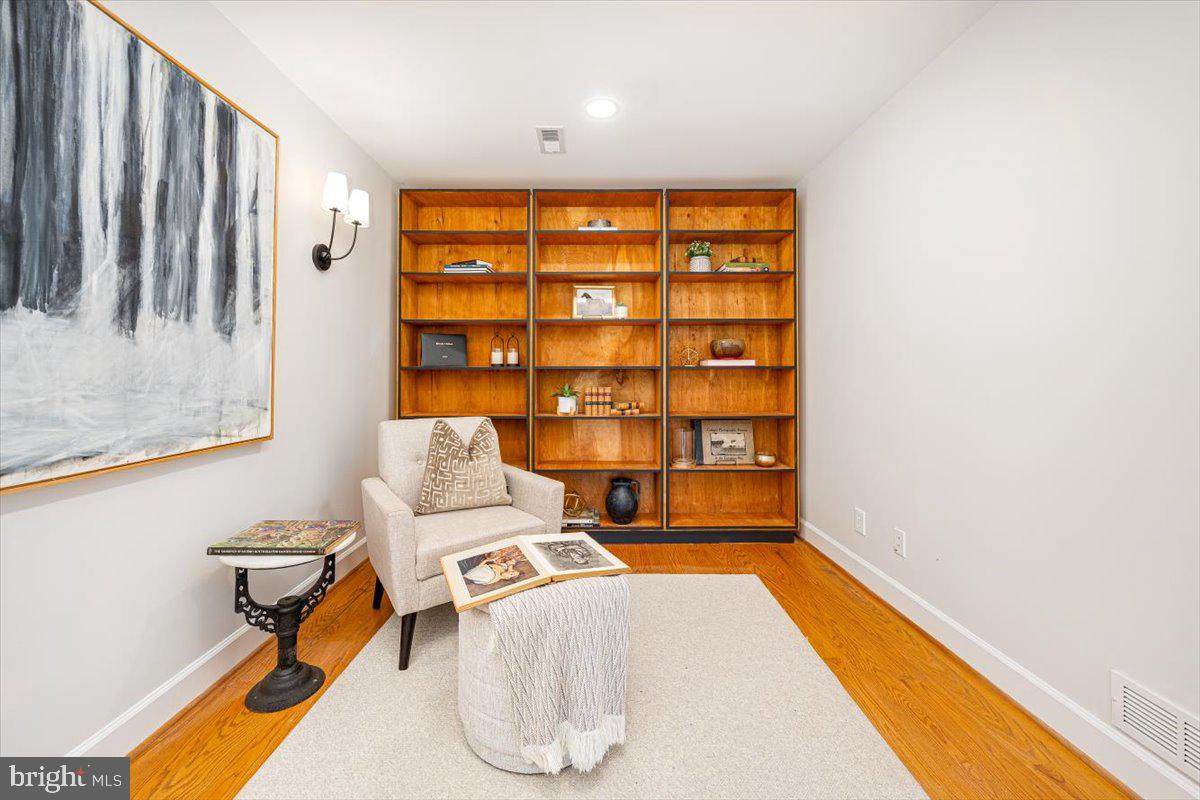 400 E MARSHALL ST, MIDDLEBURG, Virginia 20117, 2 Bedrooms Bedrooms, ,1 BathroomBathrooms,Residential,For sale,400 E MARSHALL ST,VALO2094966 MLS # VALO2094966